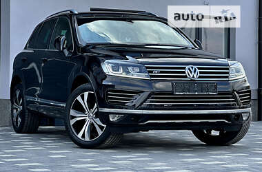 Позашляховик / Кросовер Volkswagen Touareg 2016 в 