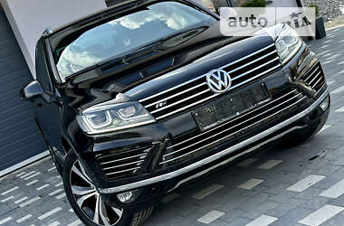 Позашляховик / Кросовер Volkswagen Touareg 2016 в 