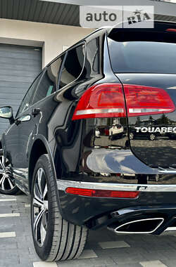 Позашляховик / Кросовер Volkswagen Touareg 2016 в 