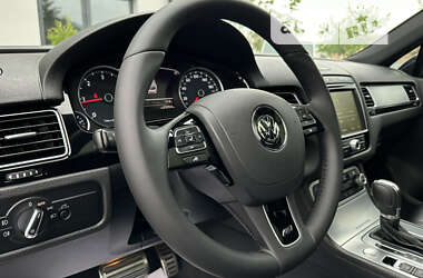 Позашляховик / Кросовер Volkswagen Touareg 2016 в 