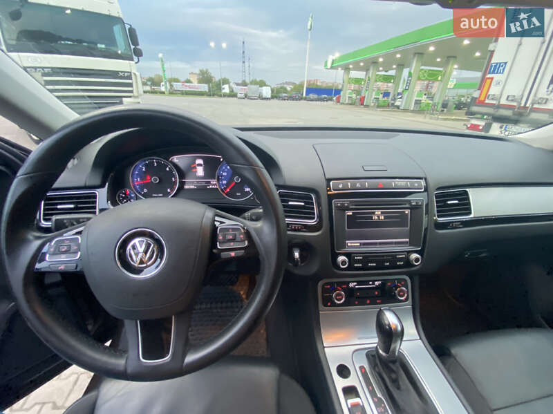 Позашляховик / Кросовер Volkswagen Touareg 2013 в Мукачевому