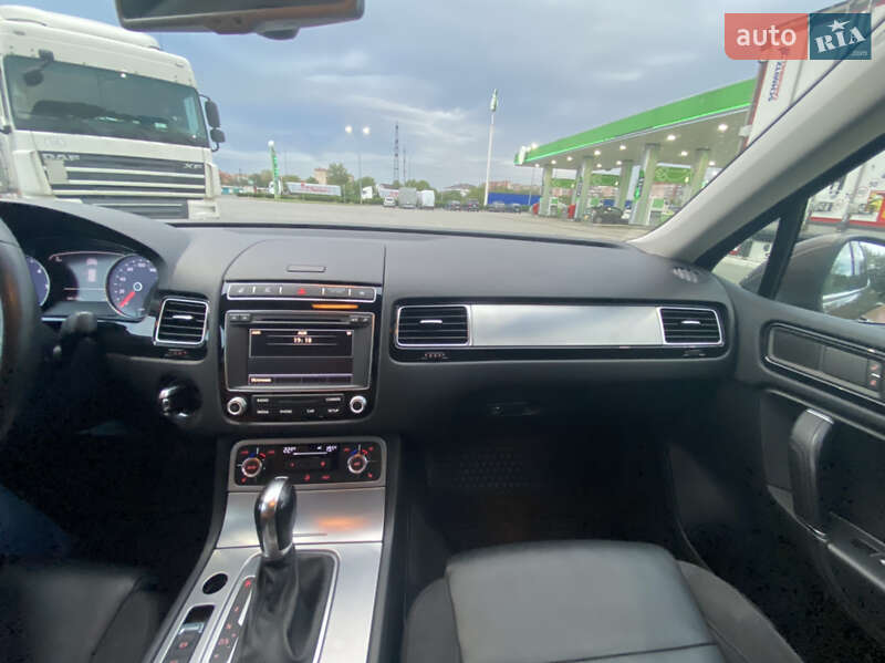 Позашляховик / Кросовер Volkswagen Touareg 2013 в Мукачевому