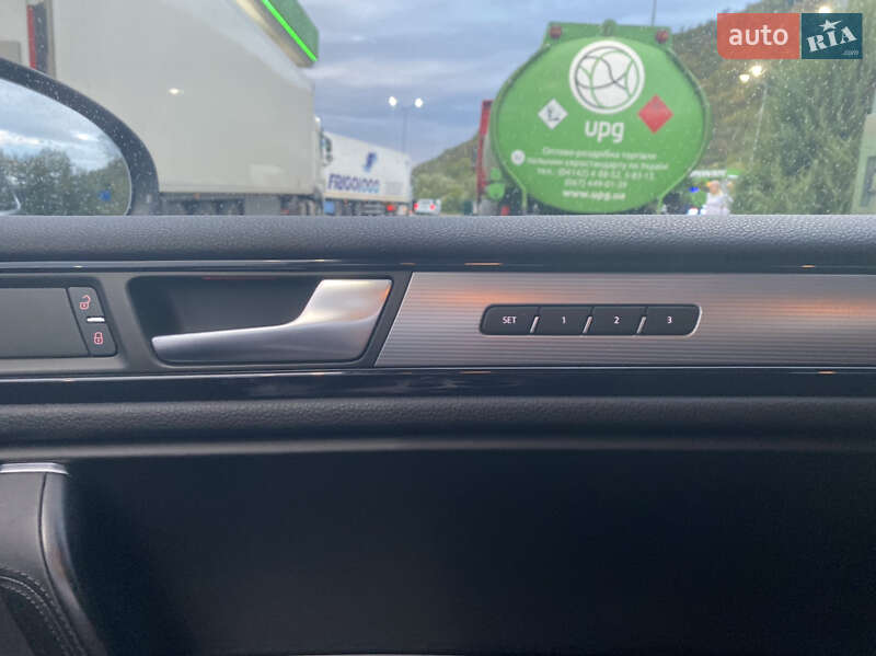 Позашляховик / Кросовер Volkswagen Touareg 2013 в Мукачевому