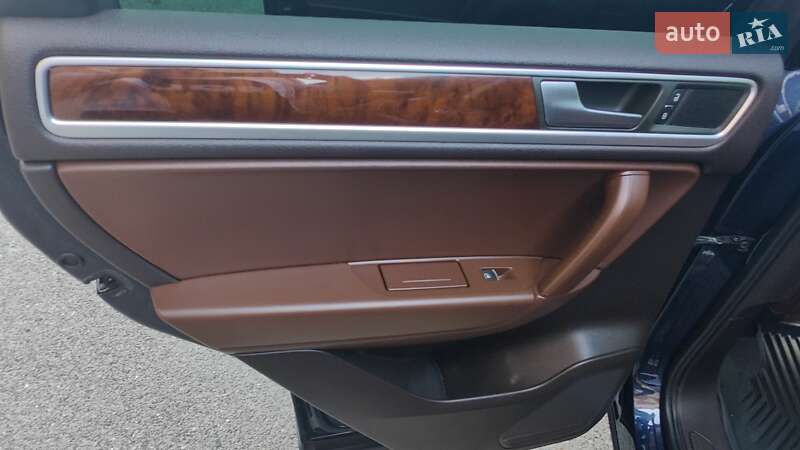 Внедорожник / Кроссовер Volkswagen Touareg 2012 в Ивано-Франковске