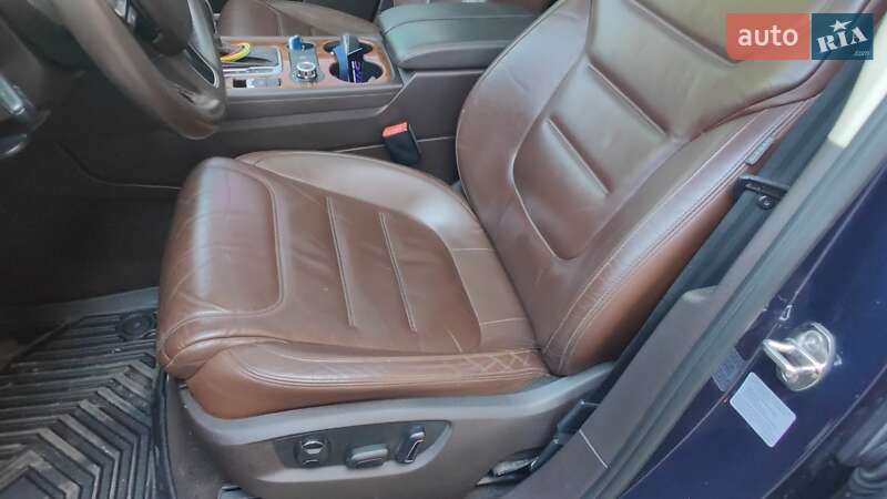 Внедорожник / Кроссовер Volkswagen Touareg 2012 в Ивано-Франковске