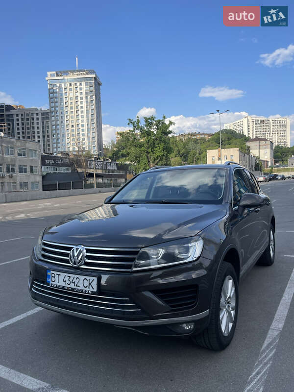 Внедорожник / Кроссовер Volkswagen Touareg 2017 в Киеве