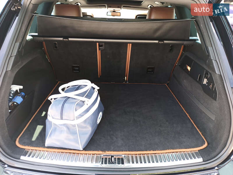 Позашляховик / Кросовер Volkswagen Touareg 2014 в Рівному