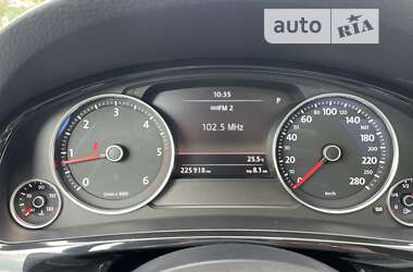 Позашляховик / Кросовер Volkswagen Touareg 2012 в 