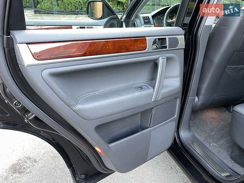 Позашляховик / Кросовер Volkswagen Touareg 2006 в Києві