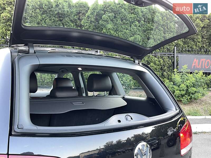Позашляховик / Кросовер Volkswagen Touareg 2006 в Києві