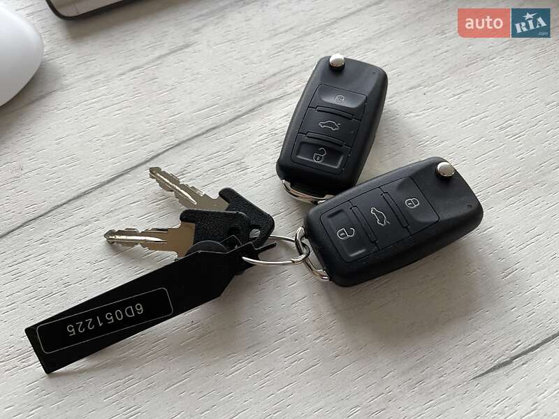 Позашляховик / Кросовер Volkswagen Touareg 2006 в Києві