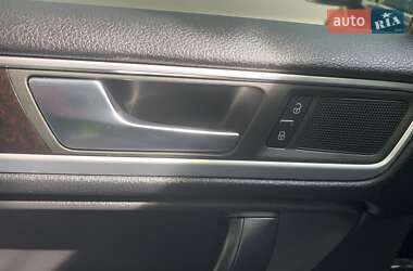 Внедорожник / Кроссовер Volkswagen Touareg 2011 в 