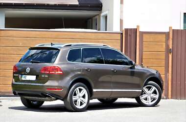 Внедорожник / Кроссовер Volkswagen Touareg 2012 в Днепре