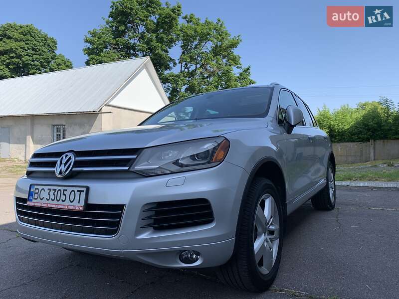 Внедорожник / Кроссовер Volkswagen Touareg 2014 в Лозовой