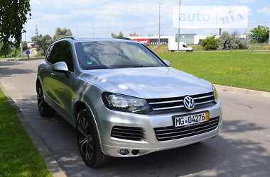 Внедорожник / Кроссовер Volkswagen Touareg 2013 в Киеве