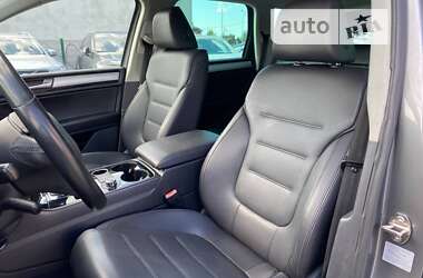 Внедорожник / Кроссовер Volkswagen Touareg 2010 в Львове