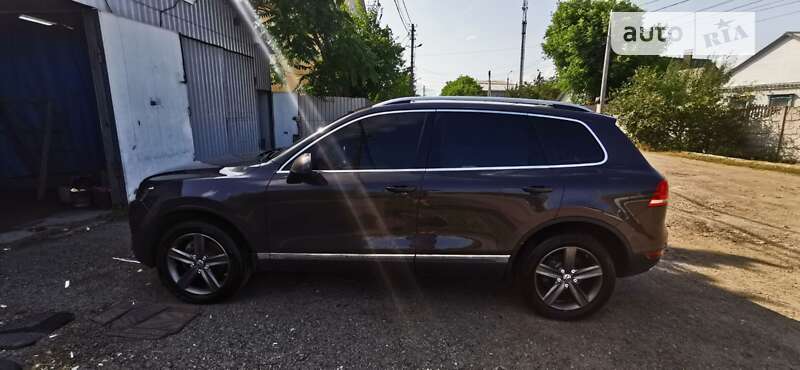 Внедорожник / Кроссовер Volkswagen Touareg 2012 в Днепре