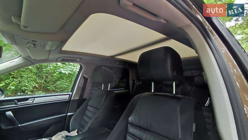 Внедорожник / Кроссовер Volkswagen Touareg 2011 в Луцке