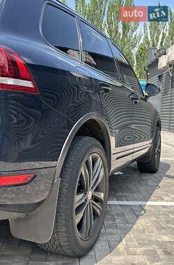 Внедорожник / Кроссовер Volkswagen Touareg 2013 в 