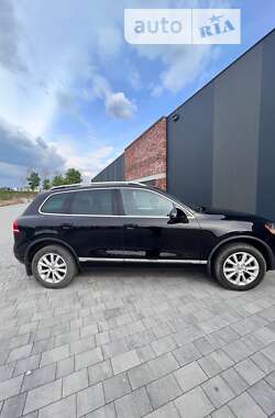 Внедорожник / Кроссовер Volkswagen Touareg 2014 в Хмельницком