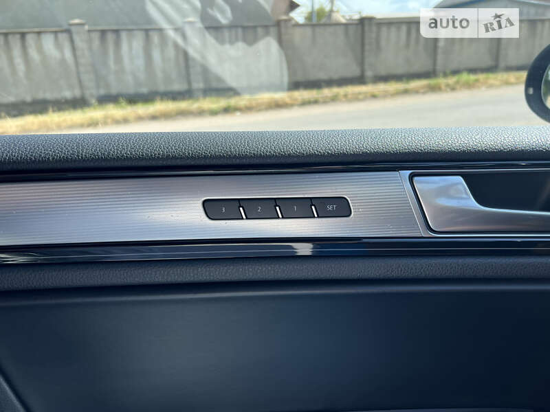 Позашляховик / Кросовер Volkswagen Touareg 2016 в Одесі фото 17 Позашляховик / Кросовер Volkswagen Touareg 2016 в Одесі