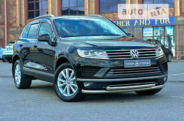Внедорожник / Кроссовер Volkswagen Touareg 2015 в Киеве