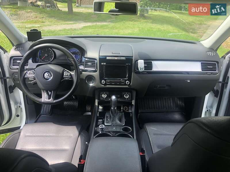 Внедорожник / Кроссовер Volkswagen Touareg 2013 в Коломые