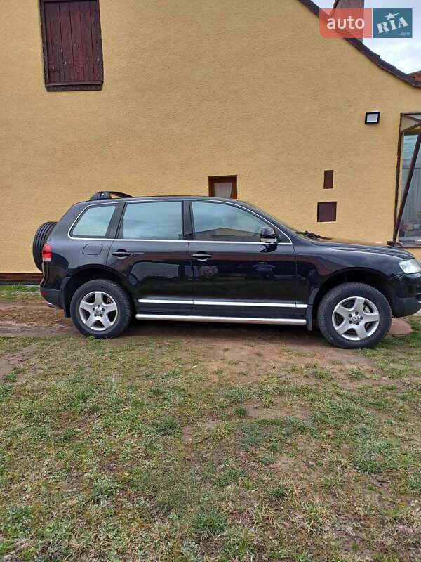 Внедорожник / Кроссовер Volkswagen Touareg 2005 в Ужгороде