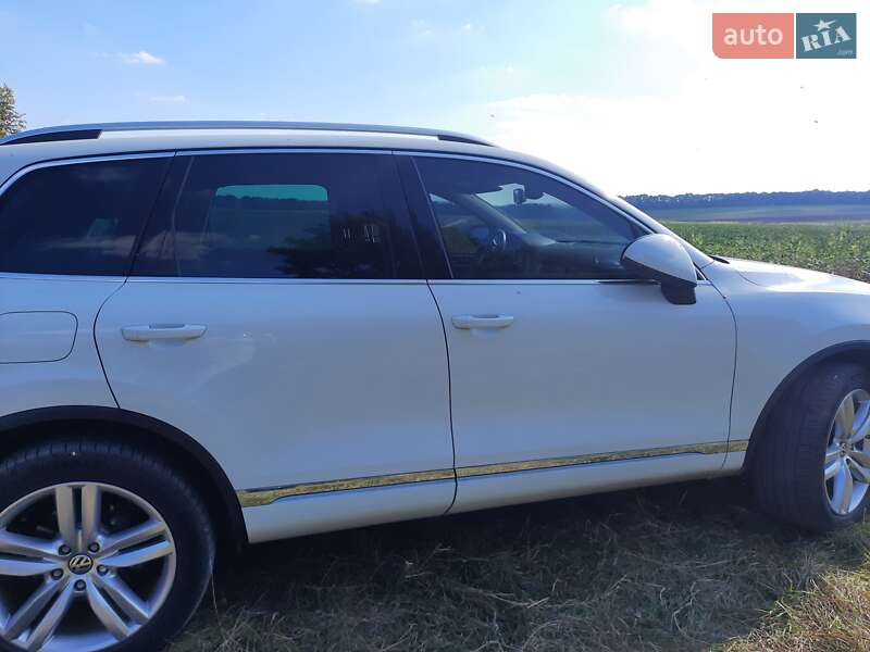 Внедорожник / Кроссовер Volkswagen Touareg 2012 в Умани
