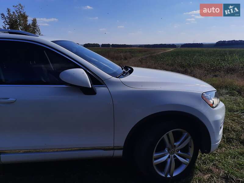 Внедорожник / Кроссовер Volkswagen Touareg 2012 в Умани