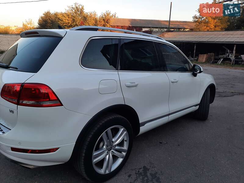 Внедорожник / Кроссовер Volkswagen Touareg 2012 в Умани