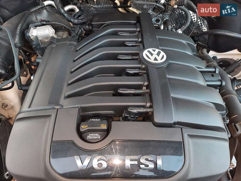 Внедорожник / Кроссовер Volkswagen Touareg 2012 в Умани