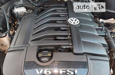 Внедорожник / Кроссовер Volkswagen Touareg 2012 в Умани