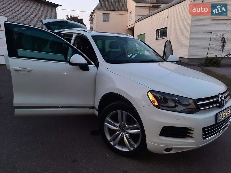 Внедорожник / Кроссовер Volkswagen Touareg 2012 в Умани