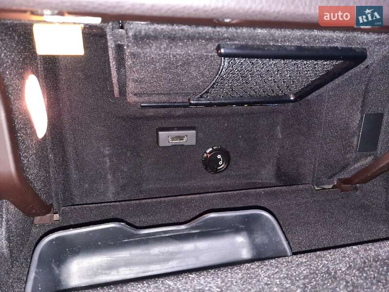 Внедорожник / Кроссовер Volkswagen Touareg 2012 в Умани