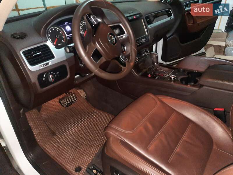 Внедорожник / Кроссовер Volkswagen Touareg 2012 в Умани