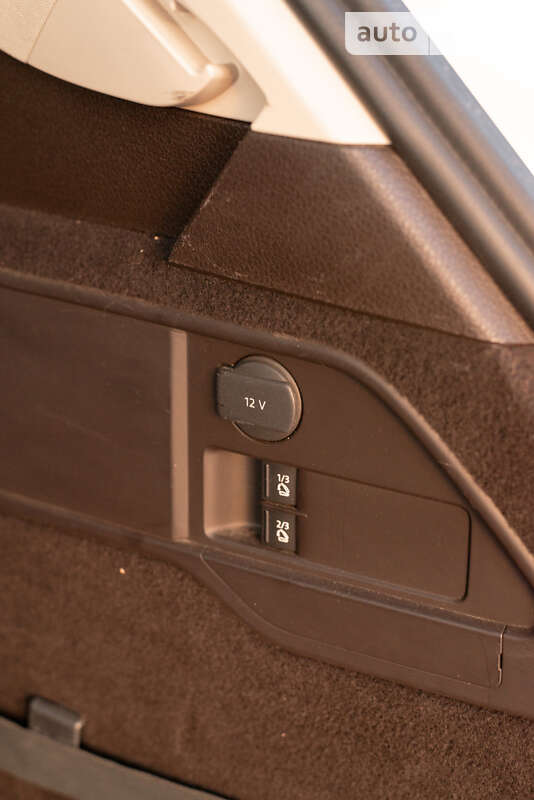 Внедорожник / Кроссовер Volkswagen Touareg 2011 в Ровно