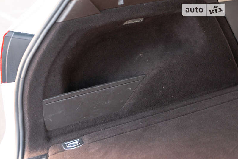 Внедорожник / Кроссовер Volkswagen Touareg 2011 в Ровно