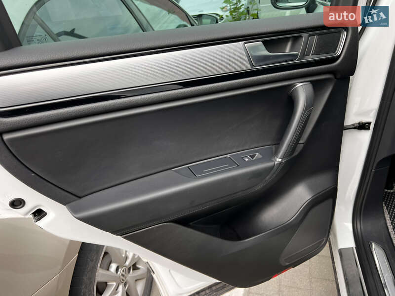 Внедорожник / Кроссовер Volkswagen Touareg 2015 в Хмельницком фото 50 Внедорожник / Кроссовер Volkswagen Touareg 2015 в Хмельницком