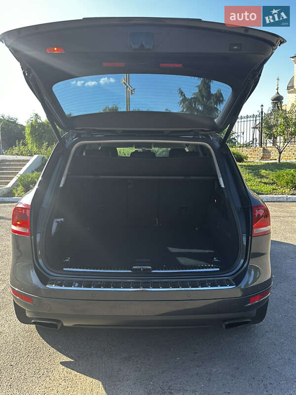 Внедорожник / Кроссовер Volkswagen Touareg 2014 в Константиновке