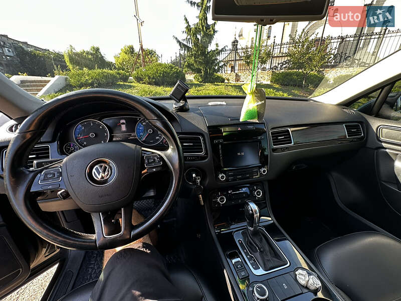 Внедорожник / Кроссовер Volkswagen Touareg 2014 в Константиновке