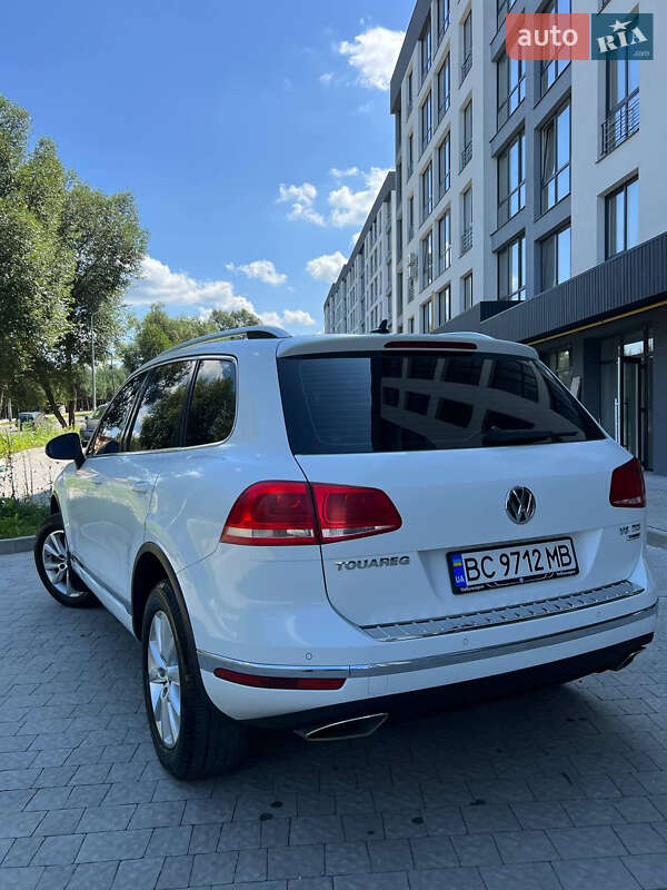 Позашляховик / Кросовер Volkswagen Touareg 2015 в Новояворівську