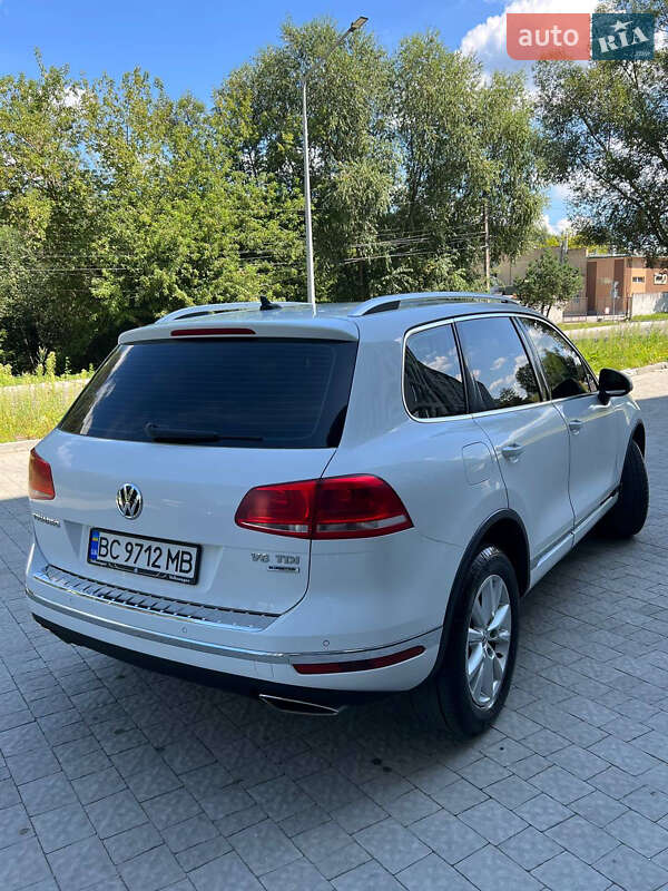 Позашляховик / Кросовер Volkswagen Touareg 2015 в Новояворівську
