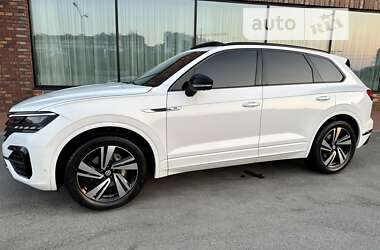 Внедорожник / Кроссовер Volkswagen Touareg 2019 в Киеве