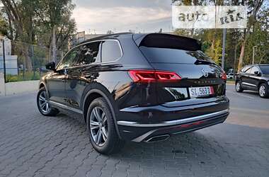 Внедорожник / Кроссовер Volkswagen Touareg 2018 в 