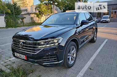 Внедорожник / Кроссовер Volkswagen Touareg 2018 в 