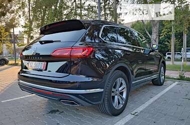 Внедорожник / Кроссовер Volkswagen Touareg 2018 в 