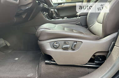 Внедорожник / Кроссовер Volkswagen Touareg 2013 в 