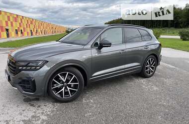 Внедорожник / Кроссовер Volkswagen Touareg 2020 в Киеве