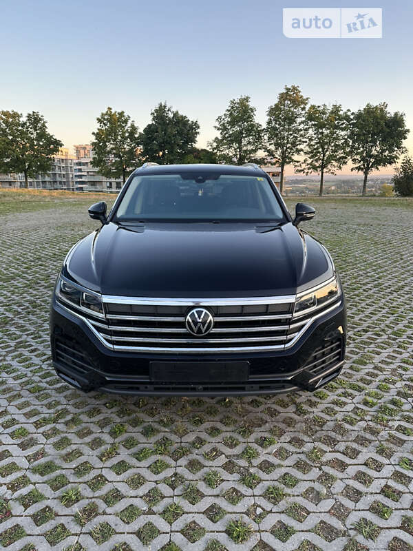 Внедорожник / Кроссовер Volkswagen Touareg 2021 в Киеве